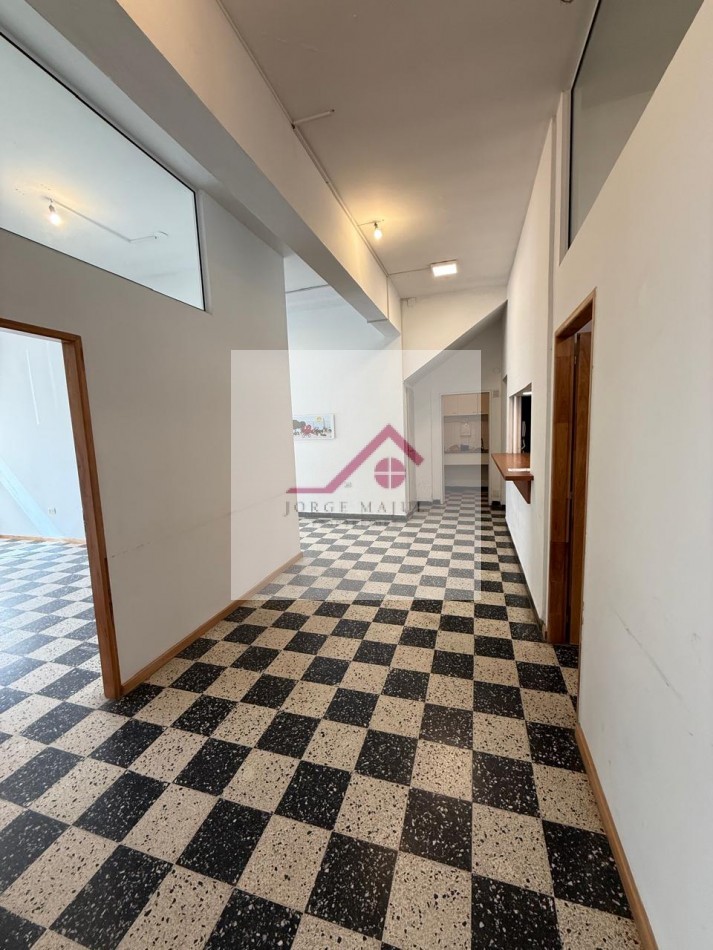 Alquilo Importante Local