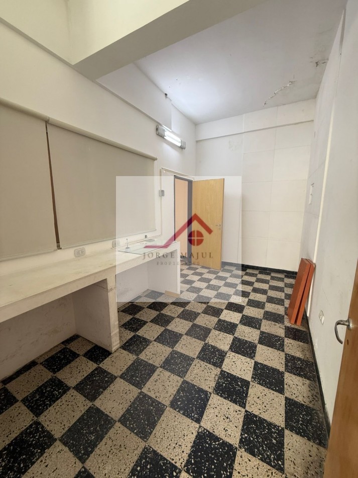 Alquilo Importante Local