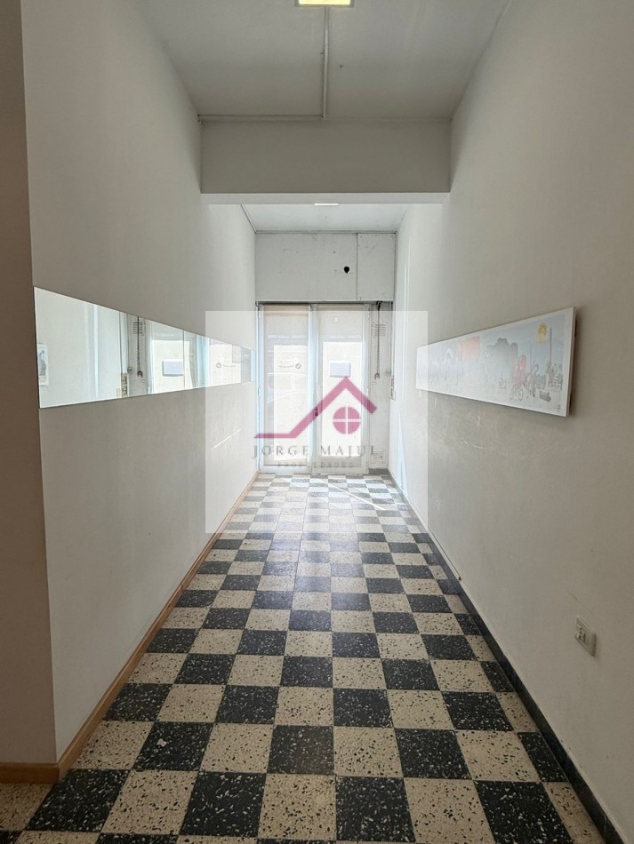 Alquilo Importante Local