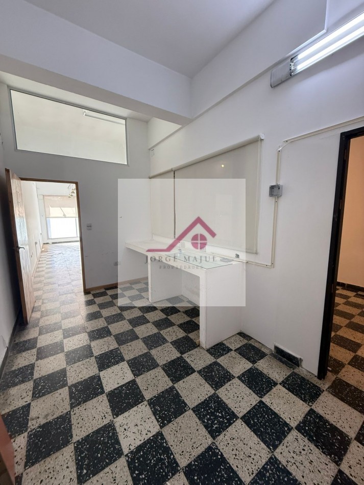 Alquilo Importante Local