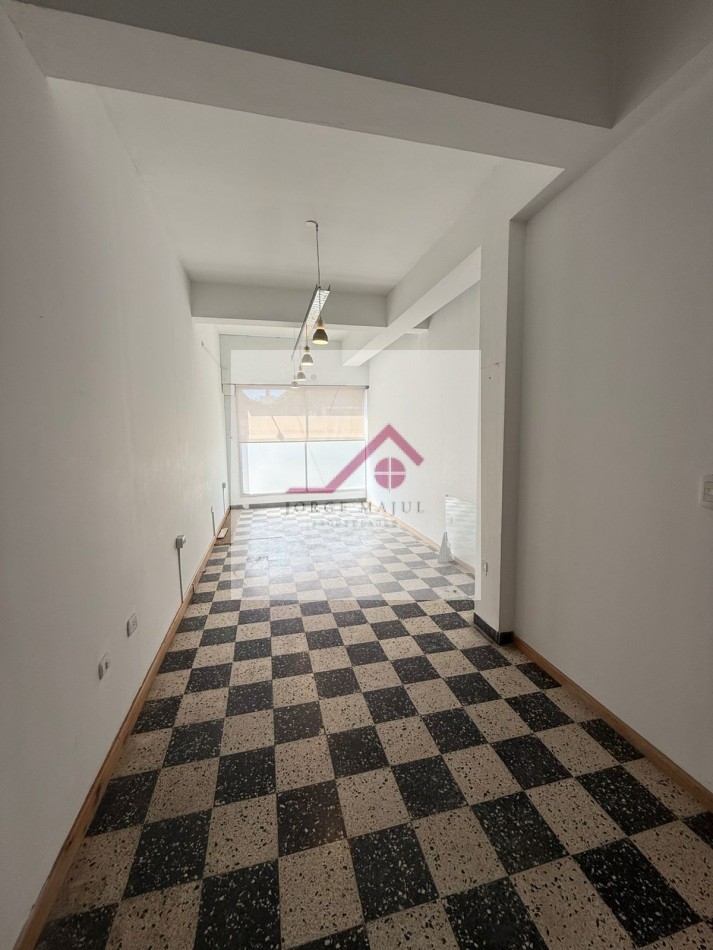 Alquilo Importante Local